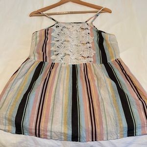 STRIPED TANK WITH FLORAL PANEL ON FRONT. ADJUSTABLE STRAPS.